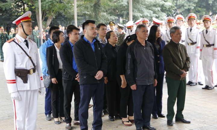 Nhân dân xã Đồng Tâm đến viếng 3 chiến sĩ công an hy sinh